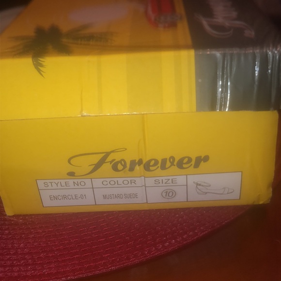 NWB forever yellow strap sandal in suede size 10 - Picture 12 of 14